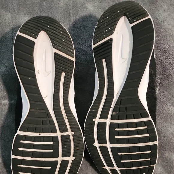 Nike Men's Black Running Shoes - Picture 5 of 10